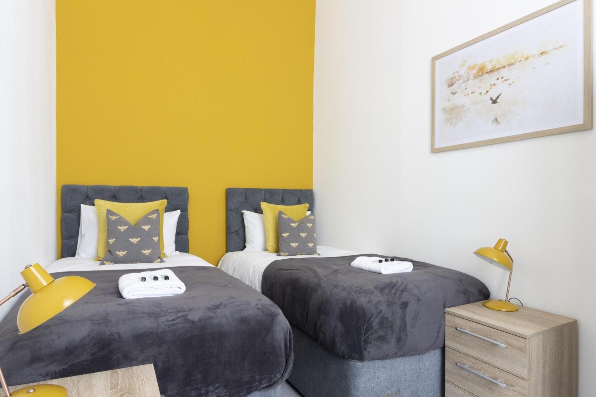Alexandra - Large 3 Bed Perfect For Contractors, Free Parking, Fast Wifi And Great Value! Apartment Plymouth Exterior photo